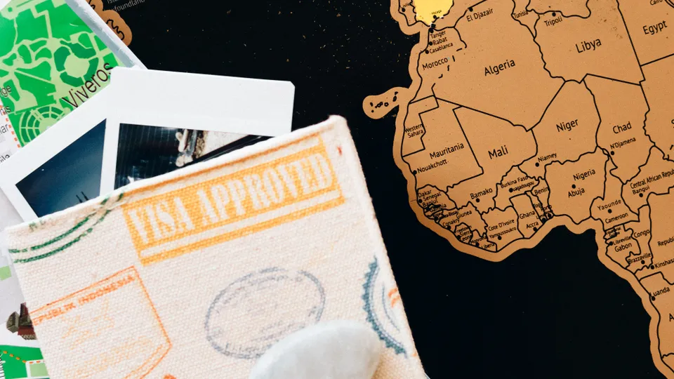 Travel checklist and map for a student arriving in Canada
